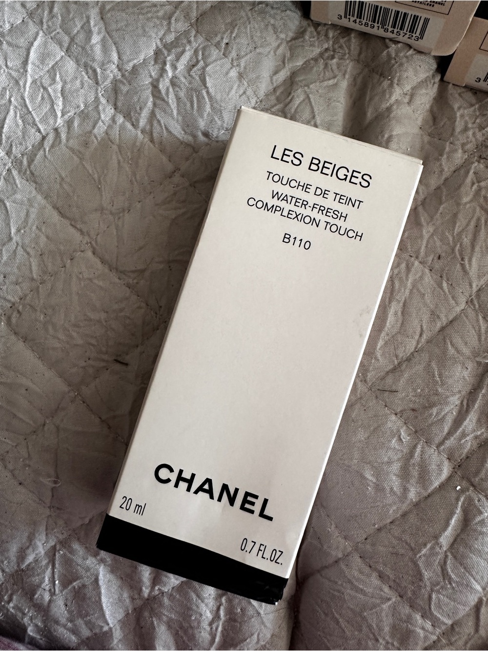 CHANEL Les Beiges Touche de Teint B110 - White and Black Packaging